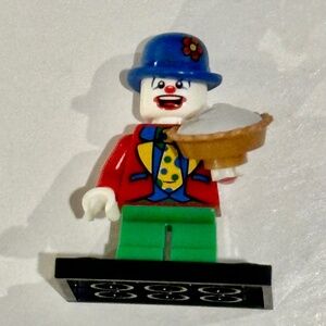 Lego🤡 Clown Minifigure Hat with flower & pie Collector Series 5 With Stand